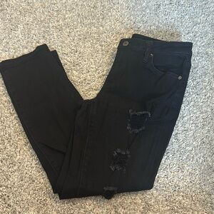 Black Jeans 
Curvy Boyfriend Capri 
Distressed 
Size: 2